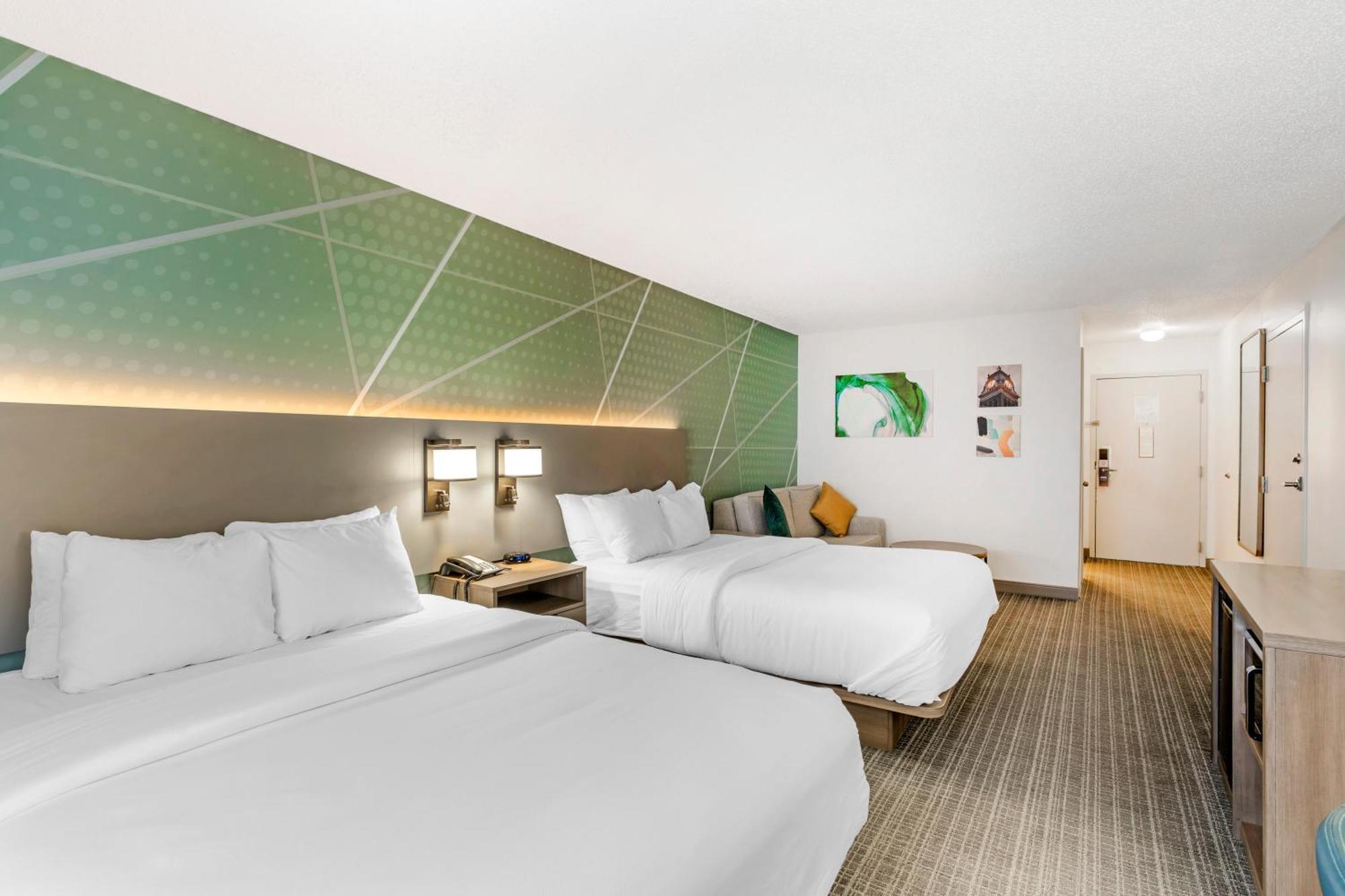 Comfort Inn & Suites Louisville Airport Fair & Expo Buitenkant foto