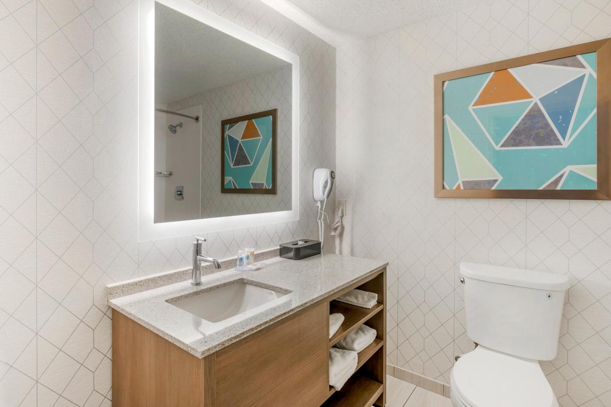 Comfort Inn & Suites Louisville Airport Fair & Expo Buitenkant foto