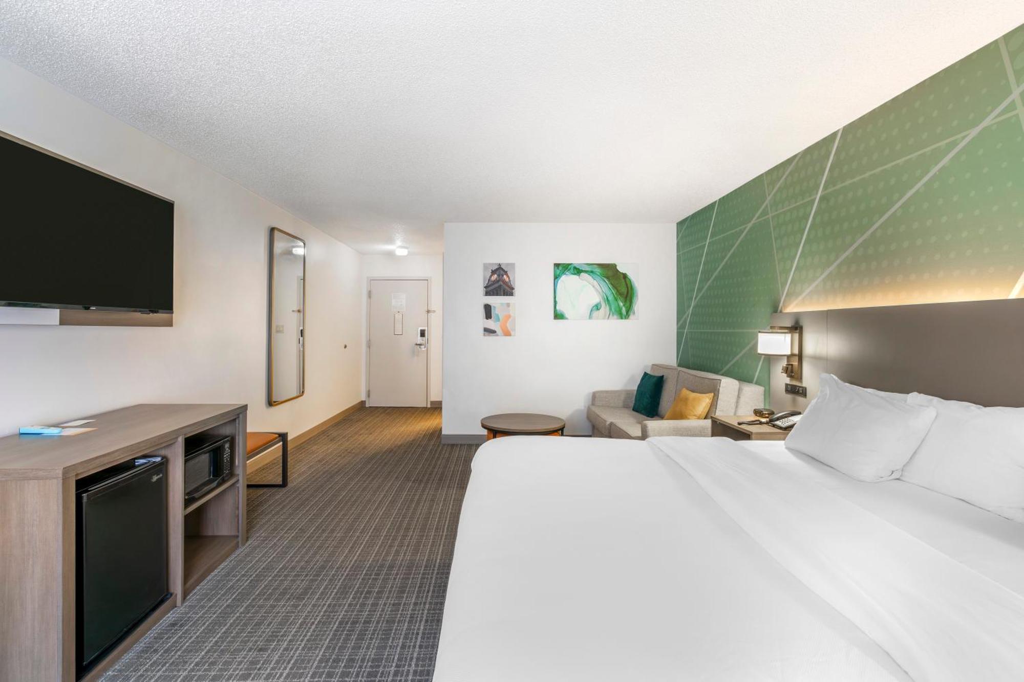 Comfort Inn & Suites Louisville Airport Fair & Expo Buitenkant foto