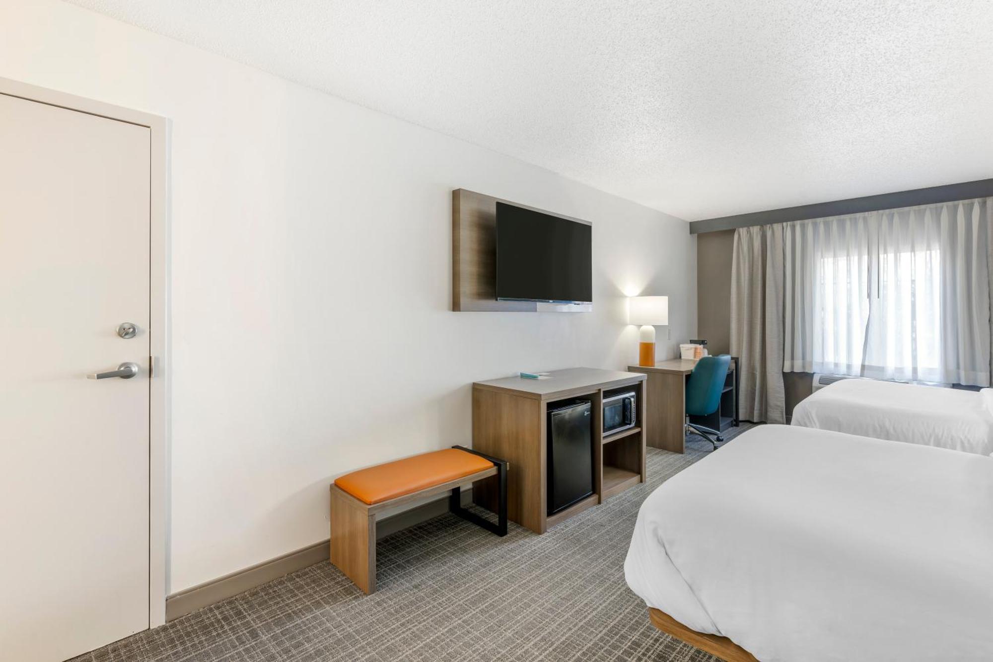 Comfort Inn & Suites Louisville Airport Fair & Expo Buitenkant foto