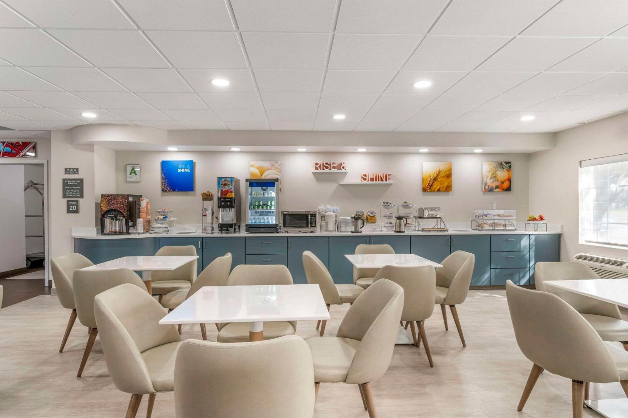 Comfort Inn & Suites Louisville Airport Fair & Expo Buitenkant foto