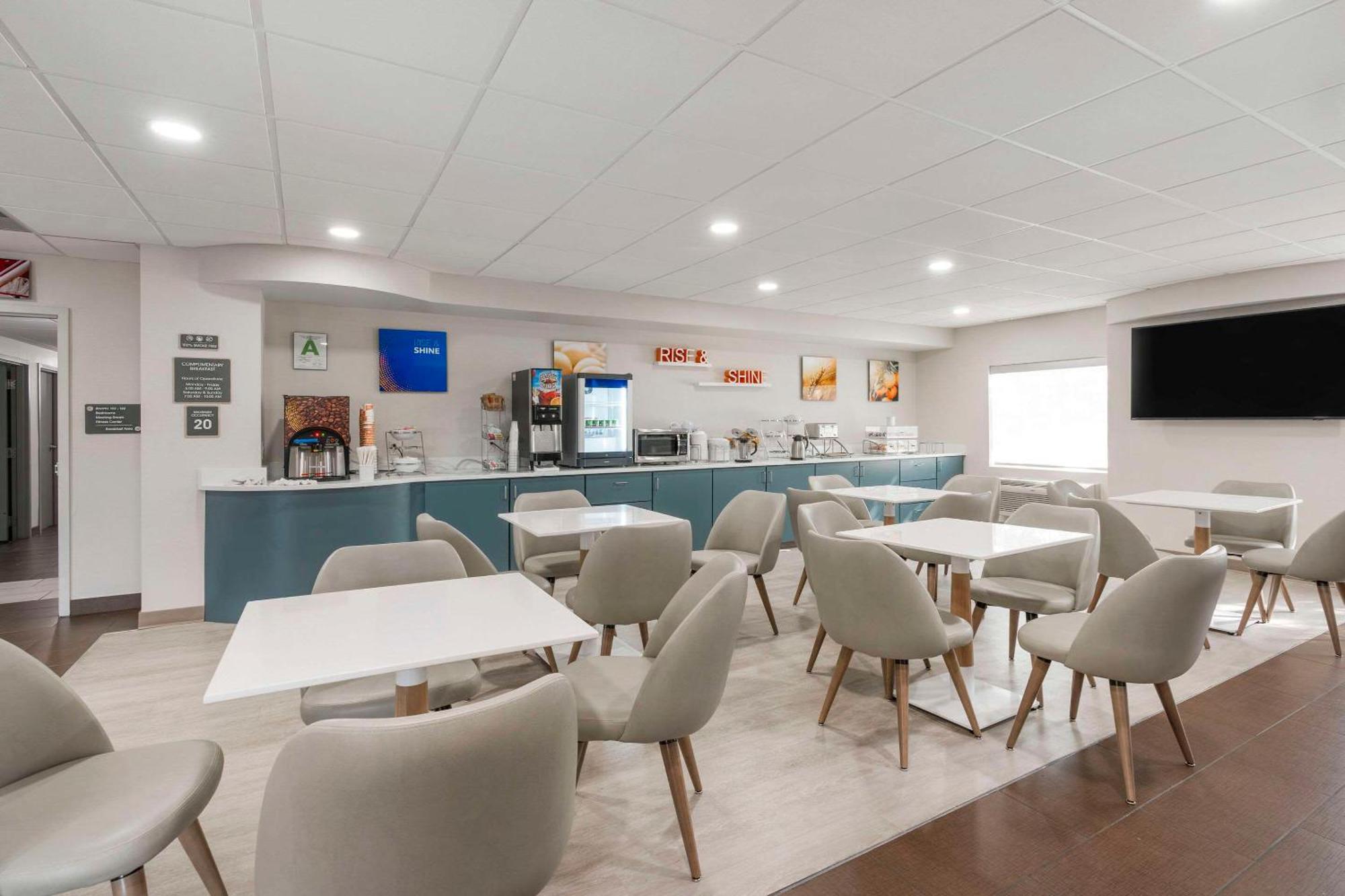 Comfort Inn & Suites Louisville Airport Fair & Expo Buitenkant foto