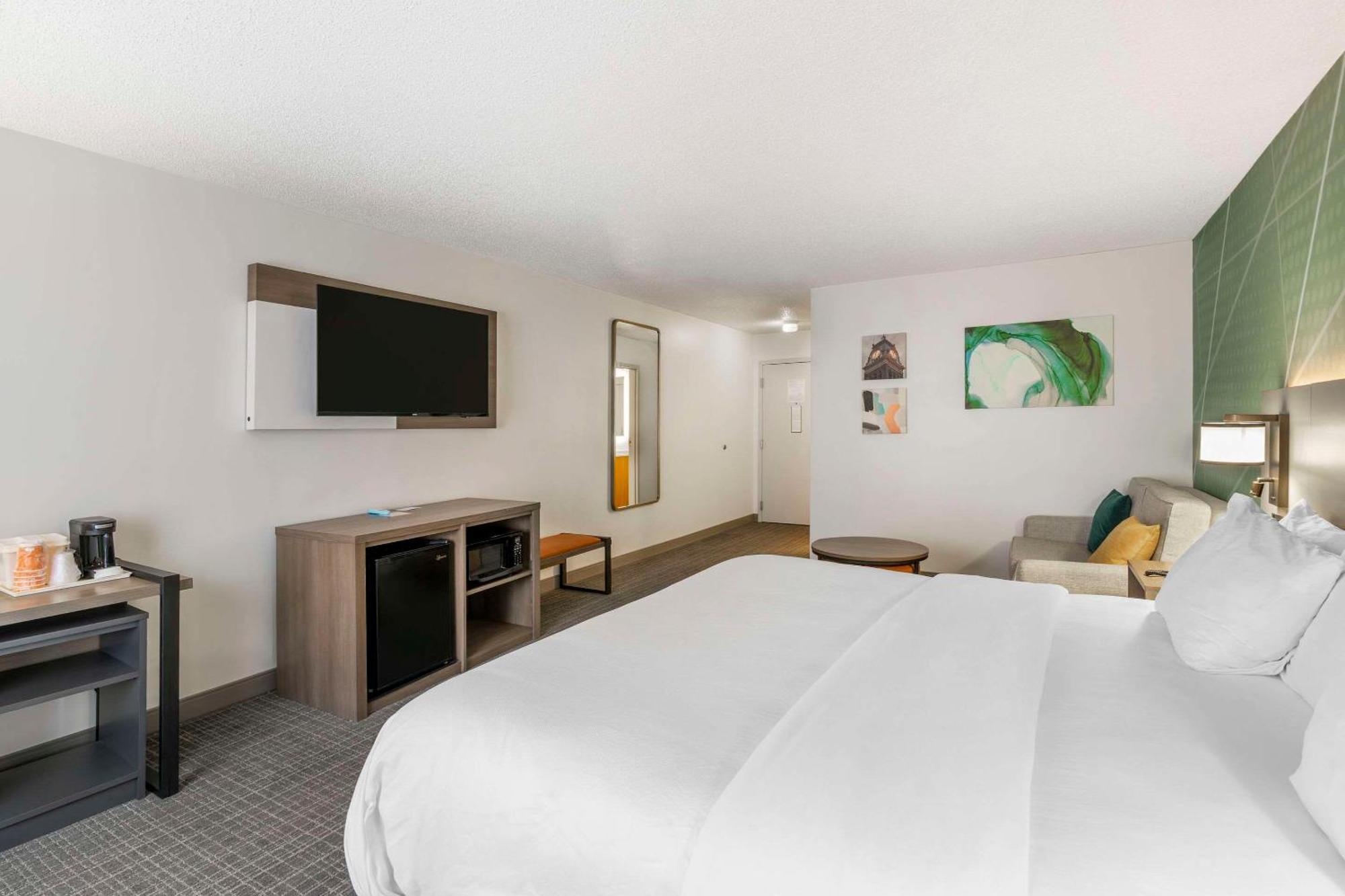 Comfort Inn & Suites Louisville Airport Fair & Expo Buitenkant foto