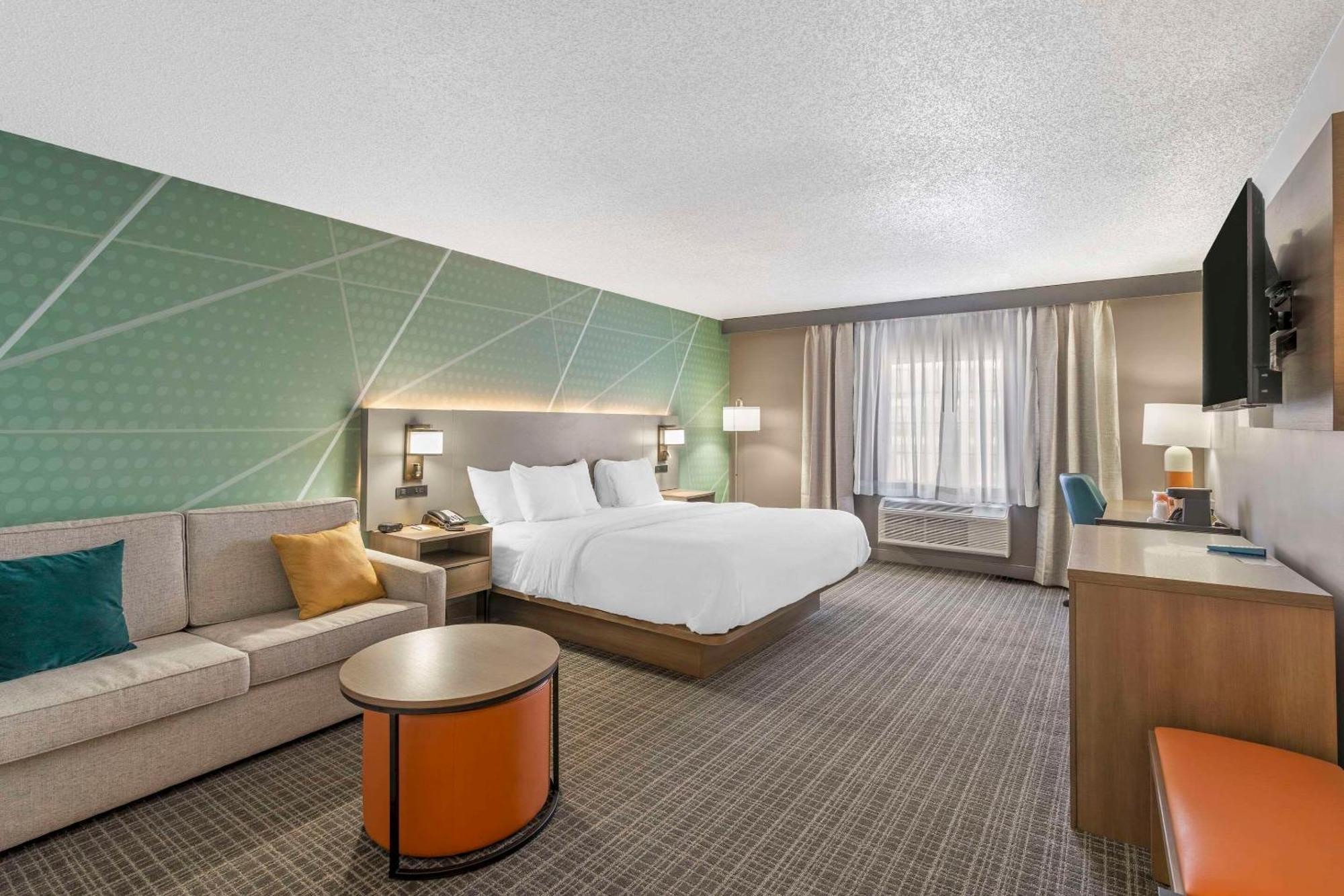 Comfort Inn & Suites Louisville Airport Fair & Expo Buitenkant foto