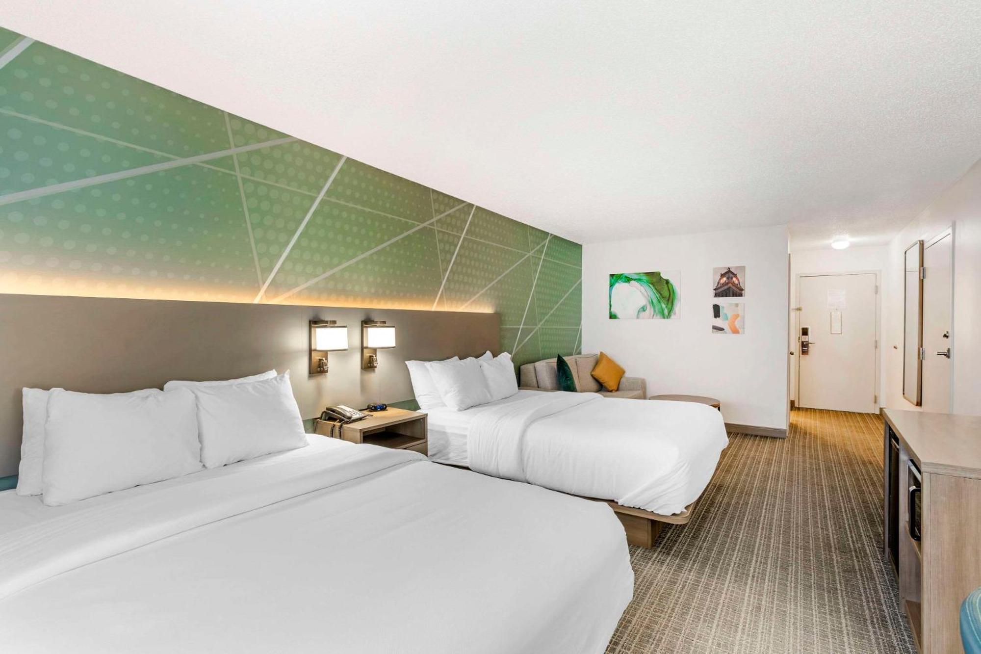 Comfort Inn & Suites Louisville Airport Fair & Expo Buitenkant foto