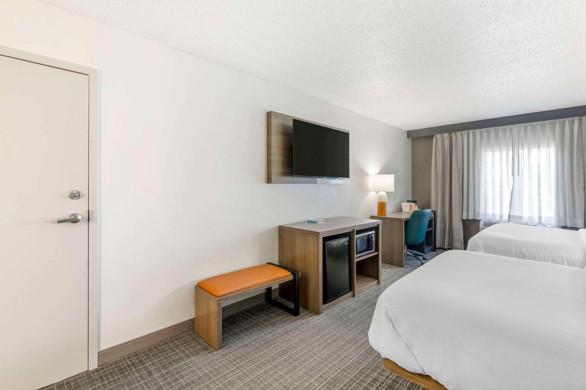 Comfort Inn & Suites Louisville Airport Fair & Expo Buitenkant foto