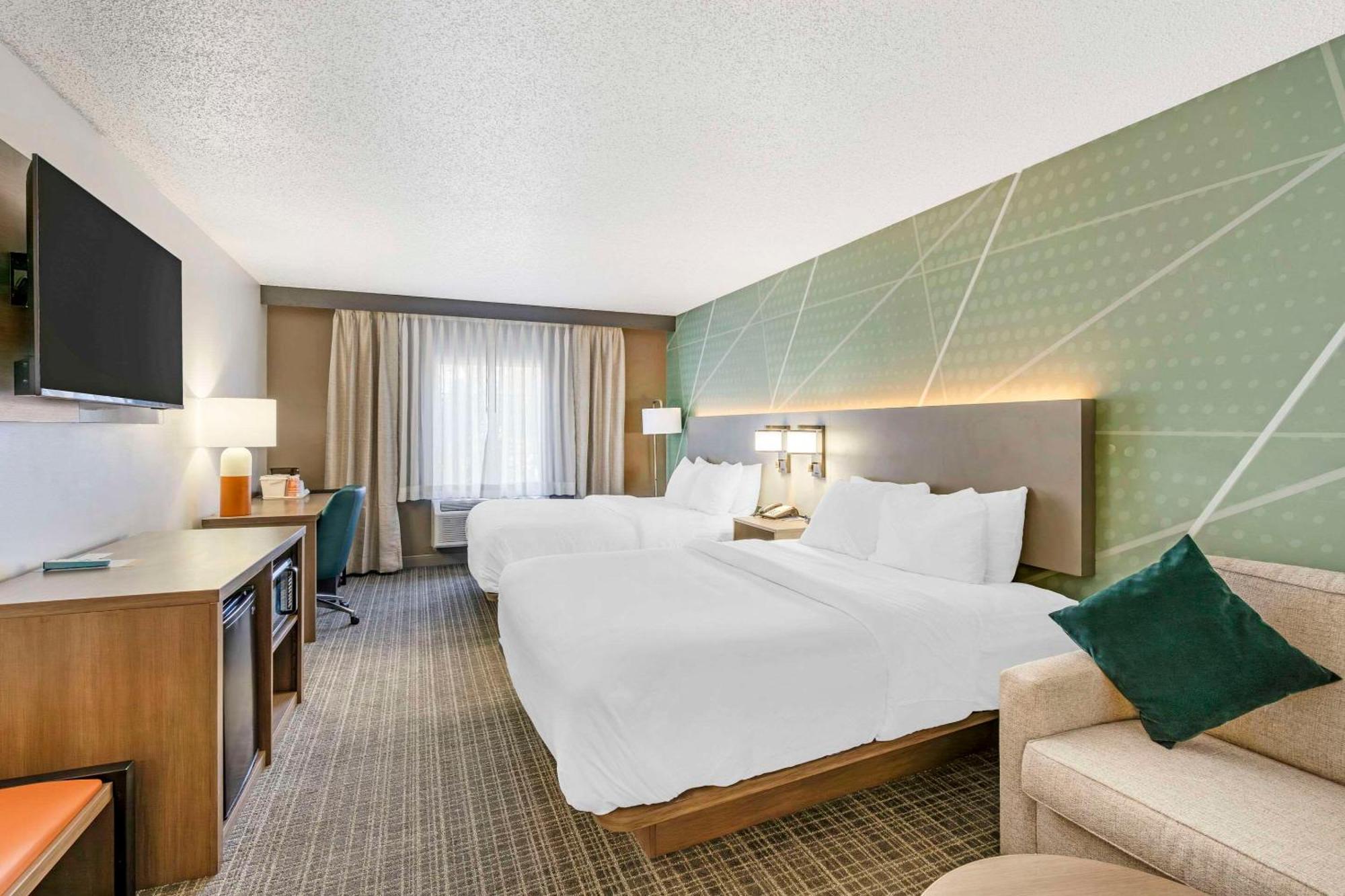 Comfort Inn & Suites Louisville Airport Fair & Expo Buitenkant foto