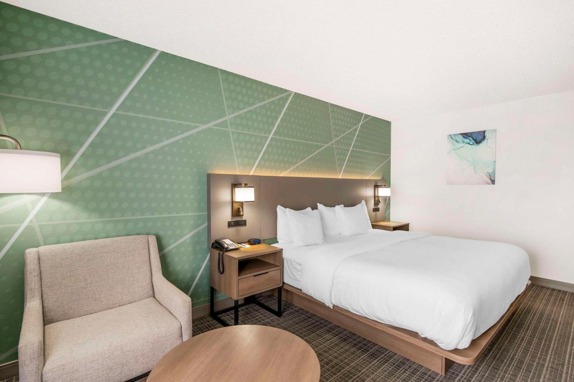 Comfort Inn & Suites Louisville Airport Fair & Expo Buitenkant foto