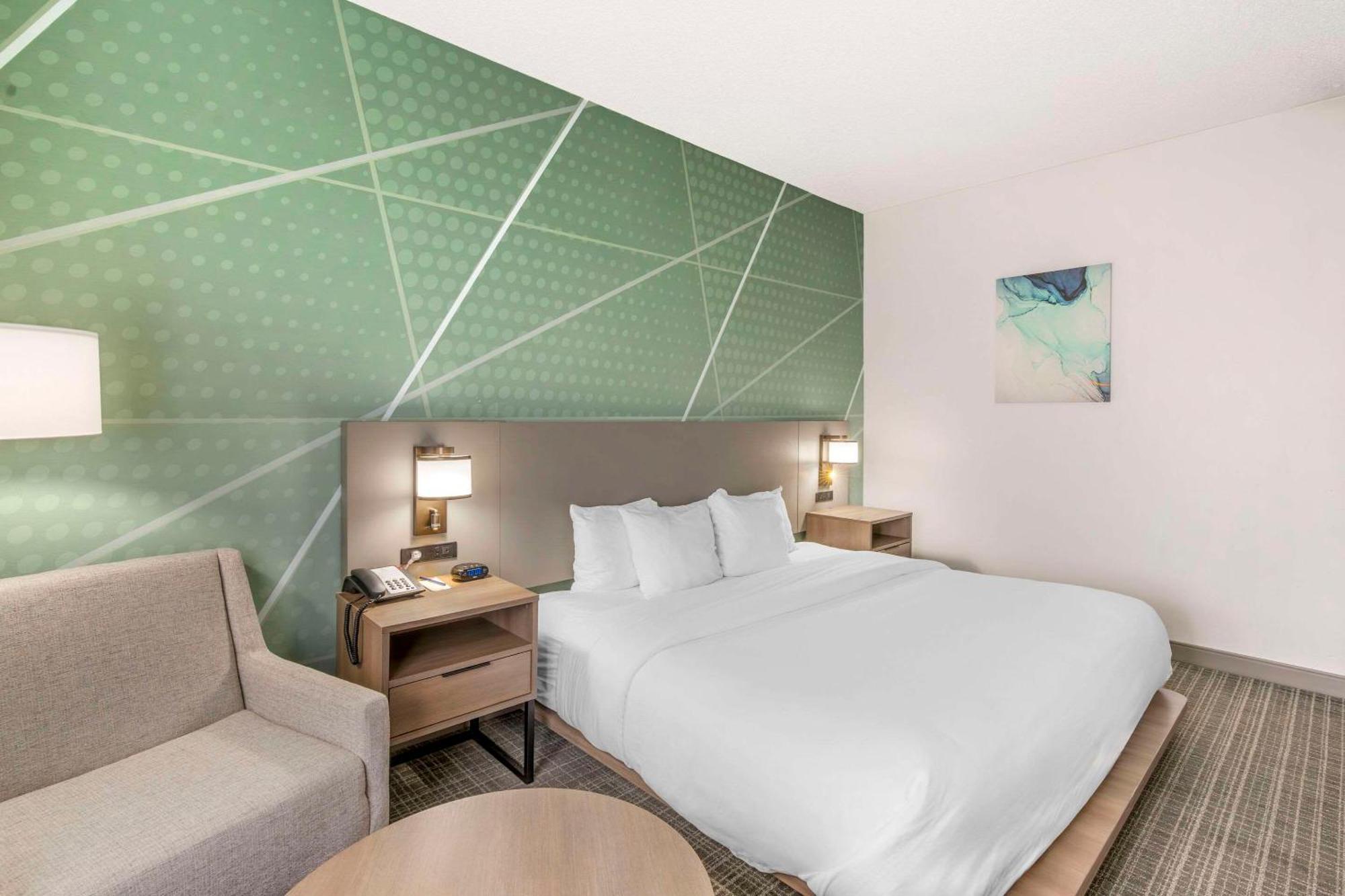 Comfort Inn & Suites Louisville Airport Fair & Expo Buitenkant foto