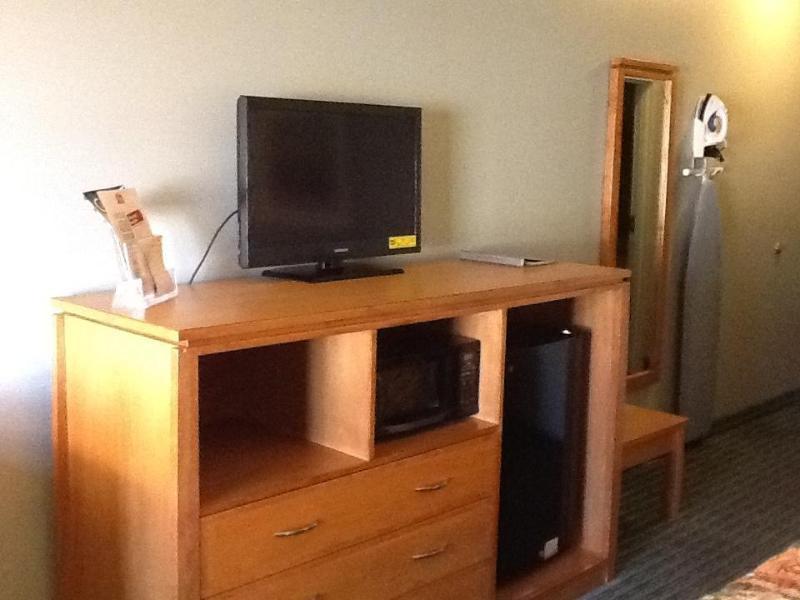 Comfort Inn & Suites Louisville Airport Fair & Expo Buitenkant foto