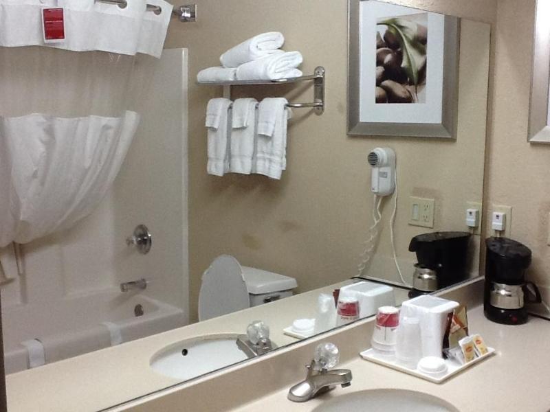 Comfort Inn & Suites Louisville Airport Fair & Expo Buitenkant foto